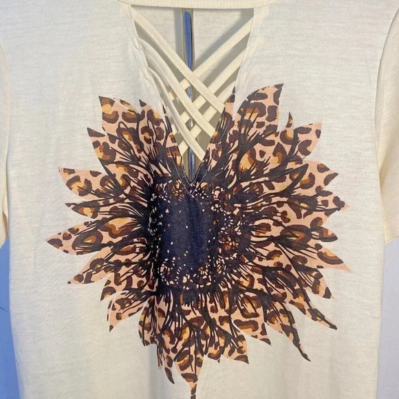 Leopard Sunflower Women's Size M Short Sleeve Tee Yellow - Picture 2 of 4